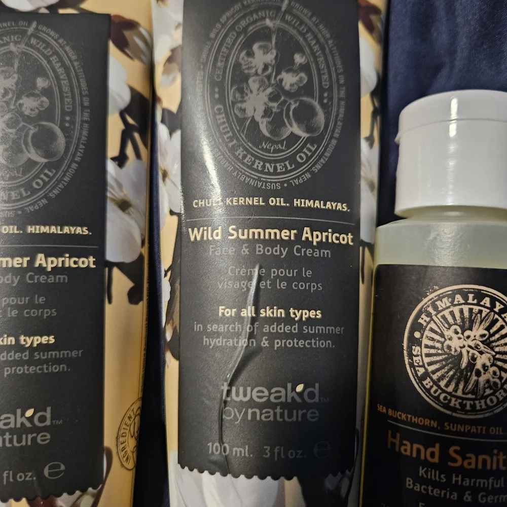 Tweaked By Nature Wild Summer Apricot Face & Body Cream Set